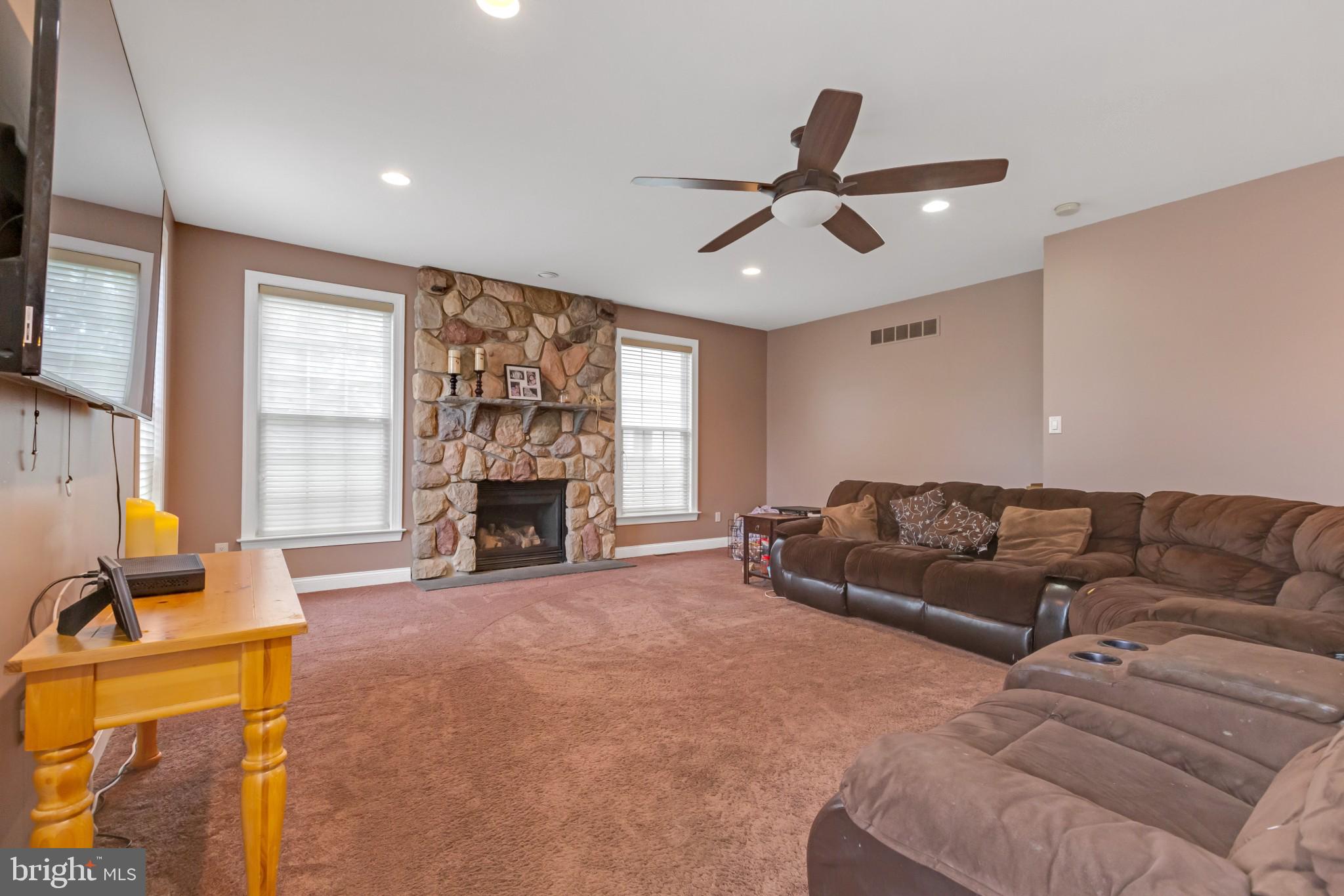 412 Welsh Road Philadelphia, PA 19115 - Photo 4 of 30