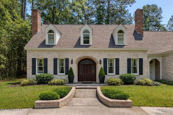 $549,900 | 142 Tidewater Road, Hattiesburg, MS 39402