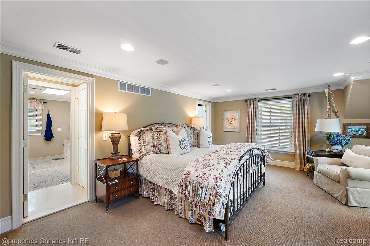 135 Clifton Road Bloomfield Hills, MI 48301 - Photo 34 of 77 Carpeted sleeping area featuring a window with blinds and drapes, recessed lighting, and crown molding