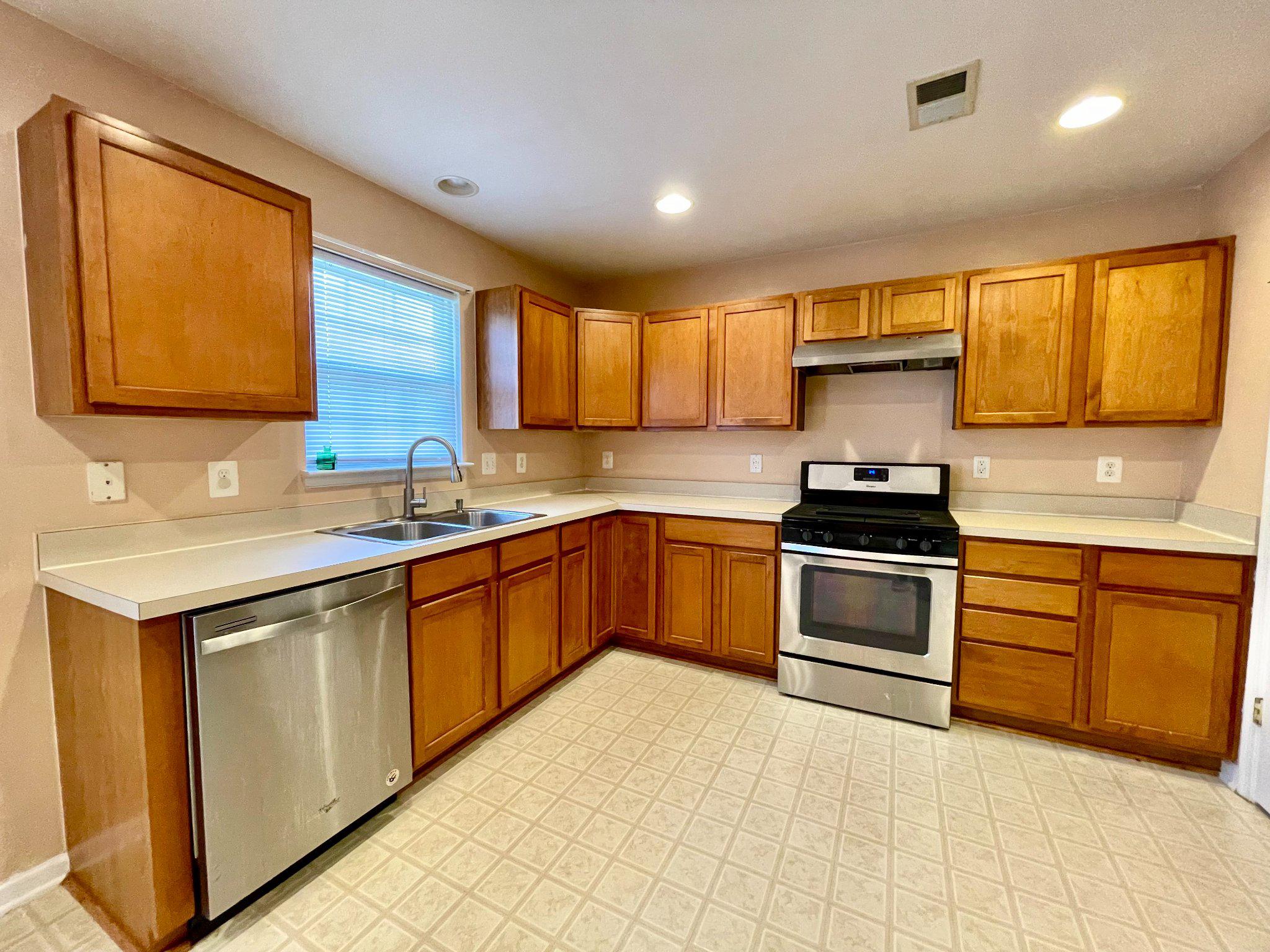 1313 Pendleton Lane Strasburg, VA 22657 - Photo 3 of 22 Kitchen with warm wood tone cabinets