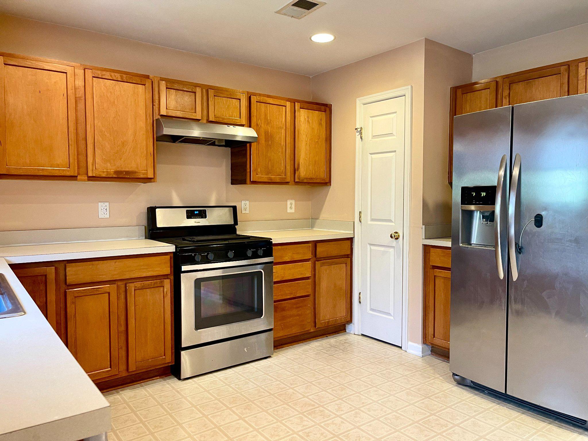 1313 Pendleton Lane Strasburg, VA 22657 - Photo 5 of 22 Stainless steel appliances