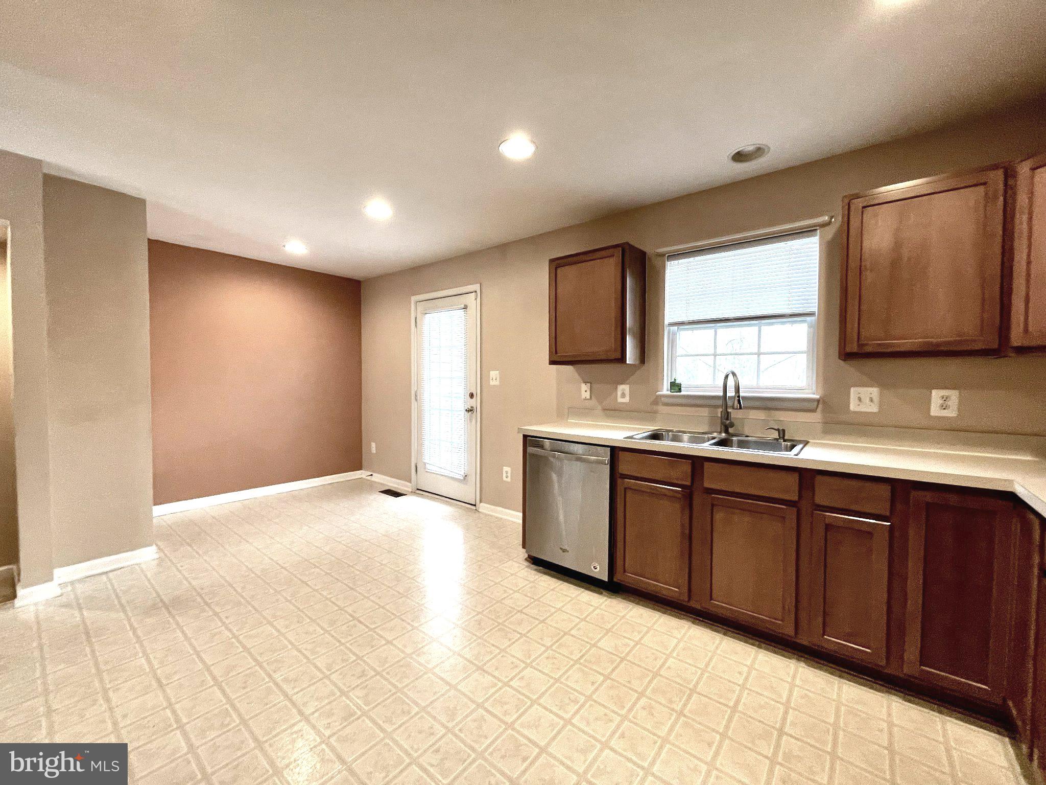 1313 Pendleton Lane Strasburg, VA 22657 - Photo 7 of 22 Bright and inviting kitchen space.