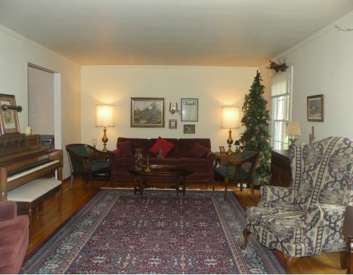 115 Ridgeview Drive Venetia, PA 15367 - Photo 2 of 18 Living Room.