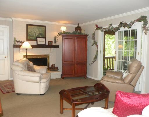 115 Ridgeview Drive Venetia, PA 15367 - Photo 7 of 18 Den/Family/Great Room.