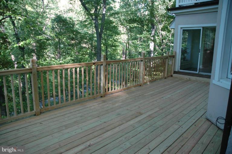206 Longwood Road Baltimore, MD 21210 - Photo 2 of 24 Deck
