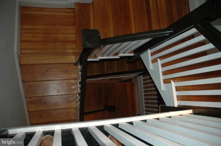 206 Longwood Road Baltimore, MD 21210 - Photo 18 of 24 Stairwell