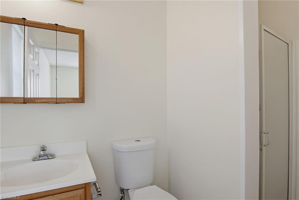 1528 Ambridge Court High Point, NC 27265 - Photo 16 of 28
