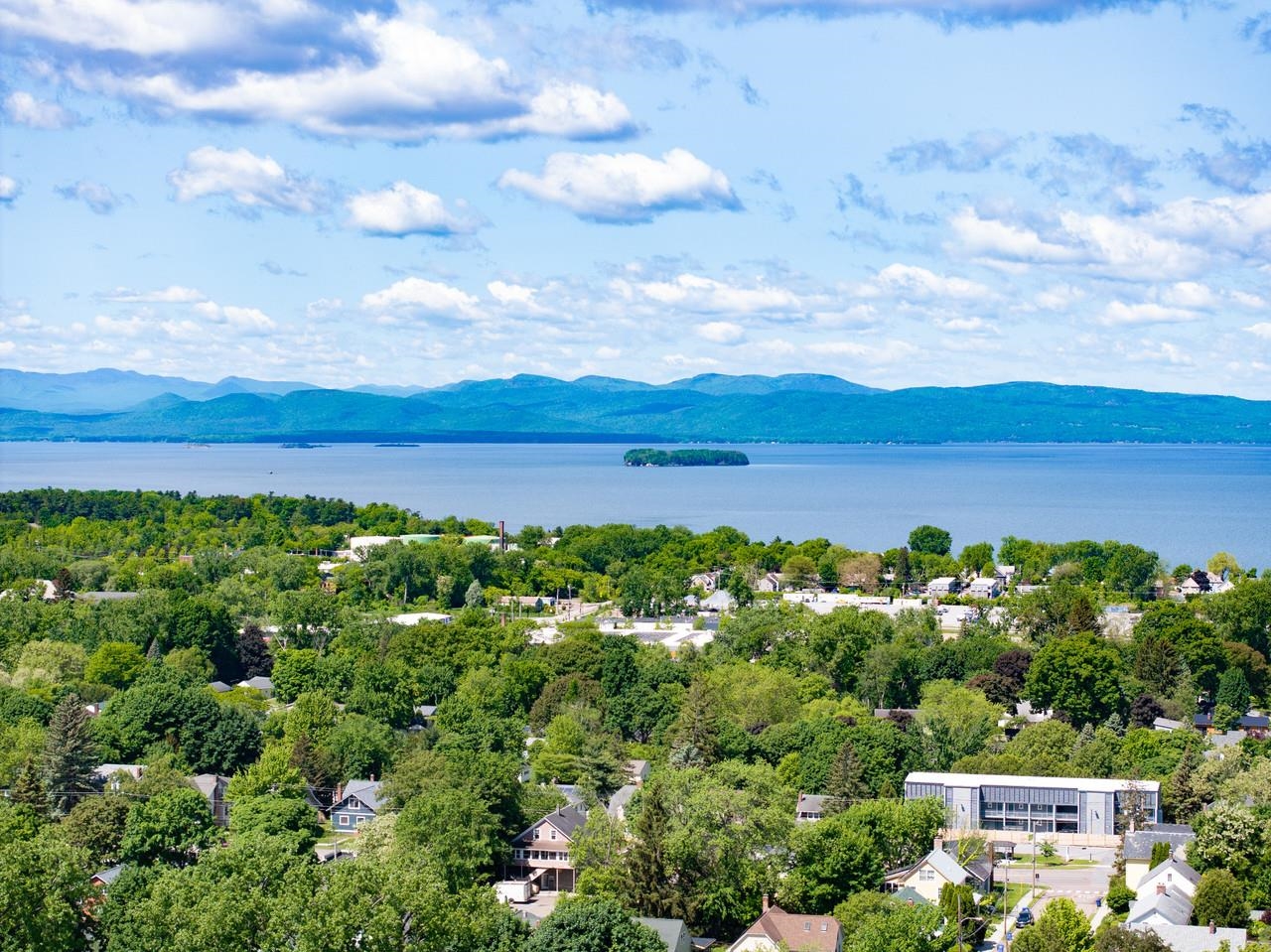 165 Crescent Road Burlington, VT 05401 - Photo 6 of 60 Gallery Image 6