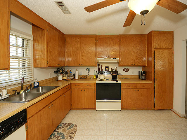 367 Back Field Road Walterboro, SC 29488 - Photo 10 of 34 09