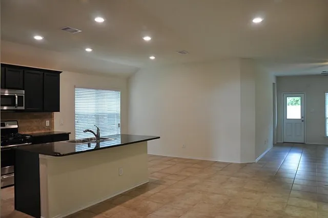 $2,100 | 3335 Jane Way, Richmond, TX 77406