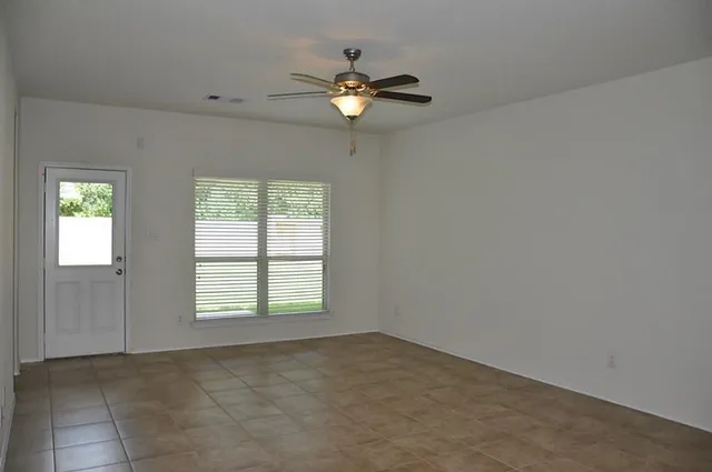 $2,100 | 3335 Jane Way, Richmond, TX 77406