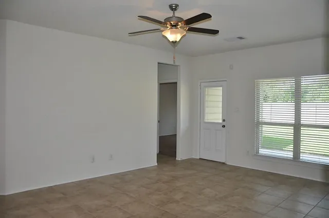 $2,100 | 3335 Jane Way, Richmond, TX 77406