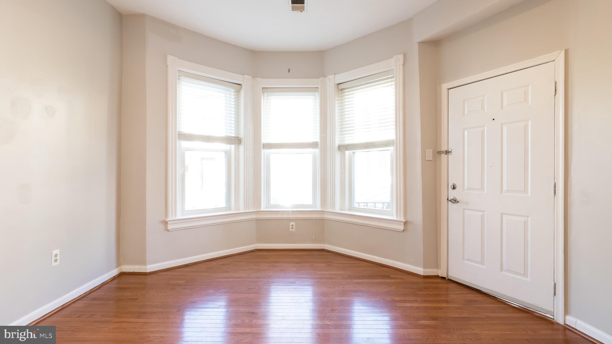 31 Todd Place Northeast Washington, DC 20002 - Photo 3 of 19 living room