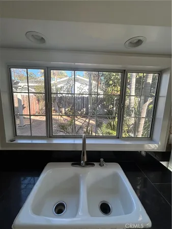 $2,200 | 3718 East 15th Street, Long Beach, CA 90804