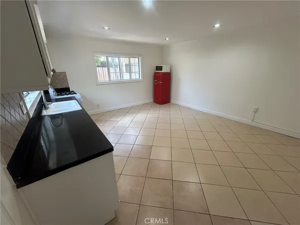 $2,200 | 3718 East 15th Street, Long Beach, CA 90804