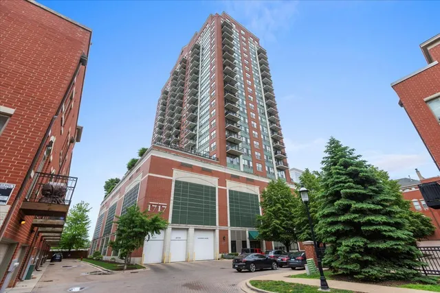 $3,400 | 1717 South Prairie Avenue, Unit 706, Chicago, IL 60616