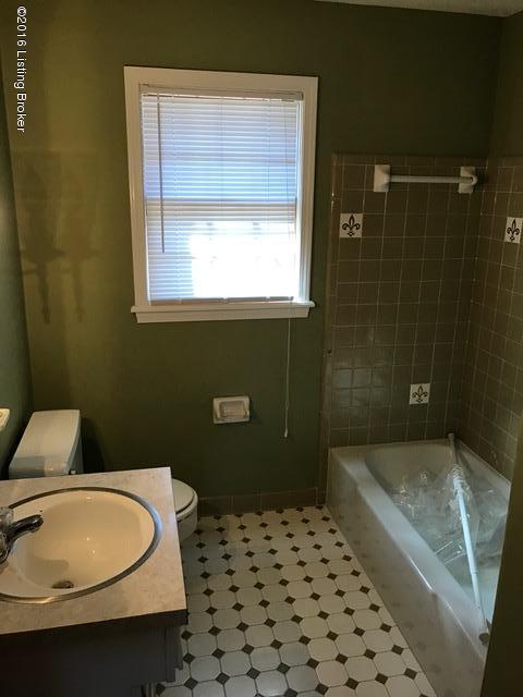 7326 Ridan Way Louisville, KY 40214 - Photo 17 of 25 Second floor bath