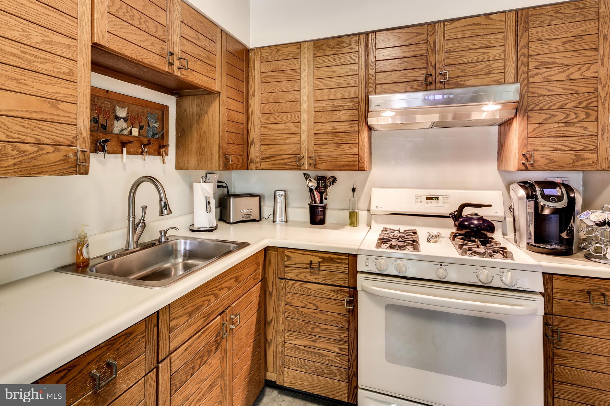 616 Meadow Road Baltimore, MD 21206 - Photo 17 of 26 Kitchen