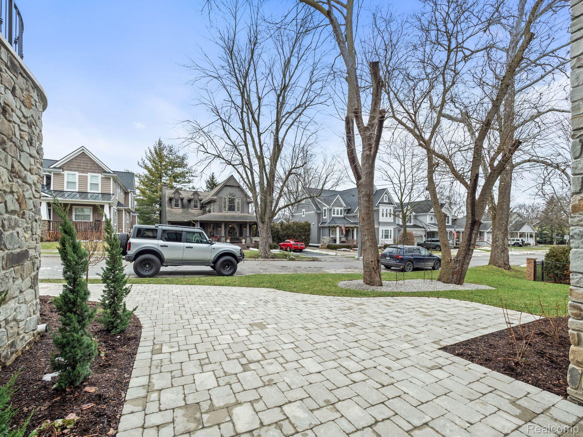 614 Ludlow Avenue Rochester, MI 48307 - Photo 5 of 74 Gallery Image 5
