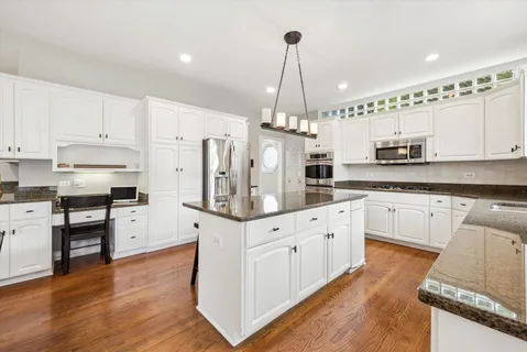 $1,250,000 | 2459 Fawn Lake Circle, Naperville, IL 60564