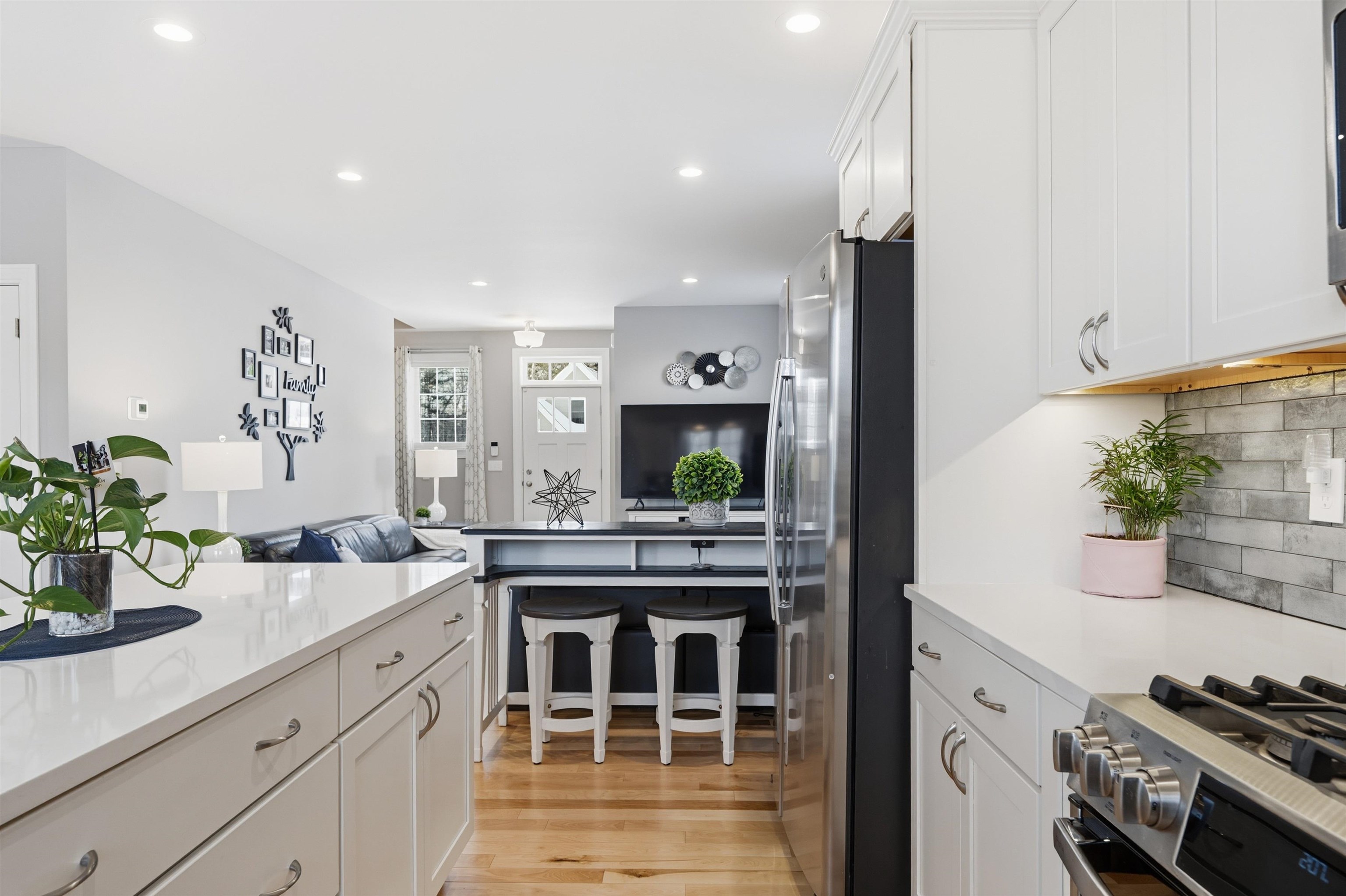 47 Clover Lane Londonderry, NH 03053 - Photo 14 of 56