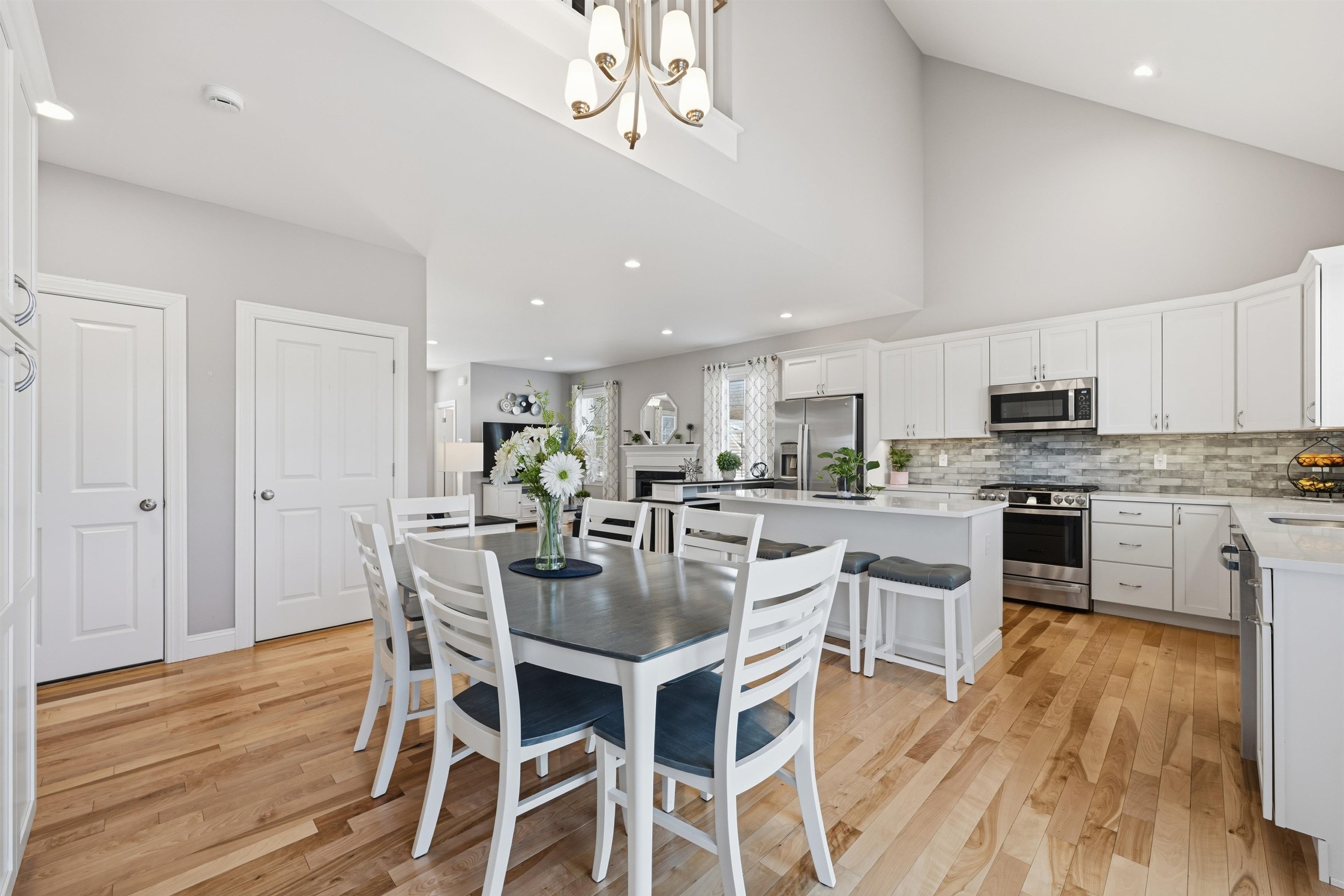 47 Clover Lane Londonderry, NH 03053 - Photo 16 of 56