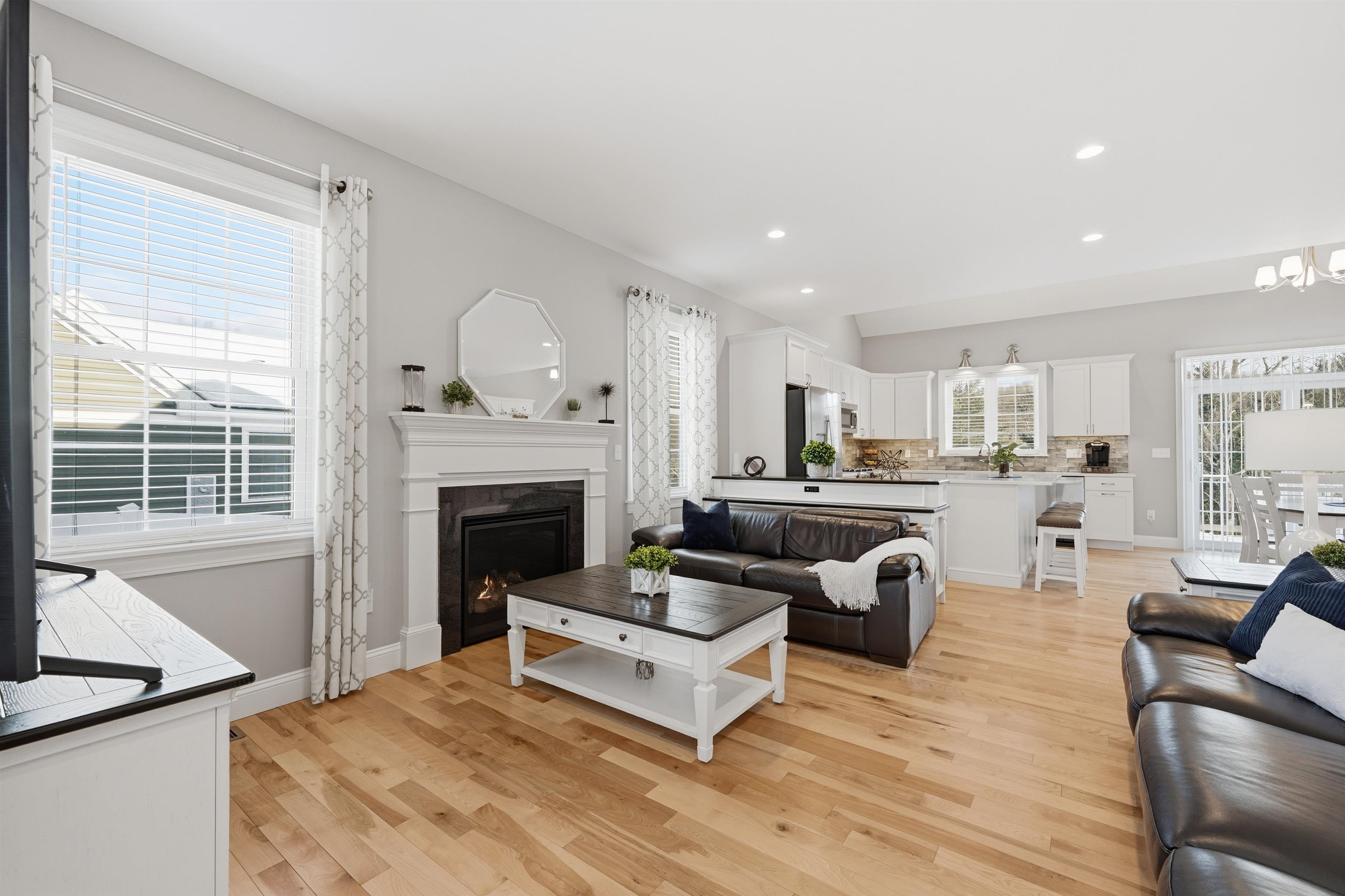 47 Clover Lane Londonderry, NH 03053 - Photo 3 of 56