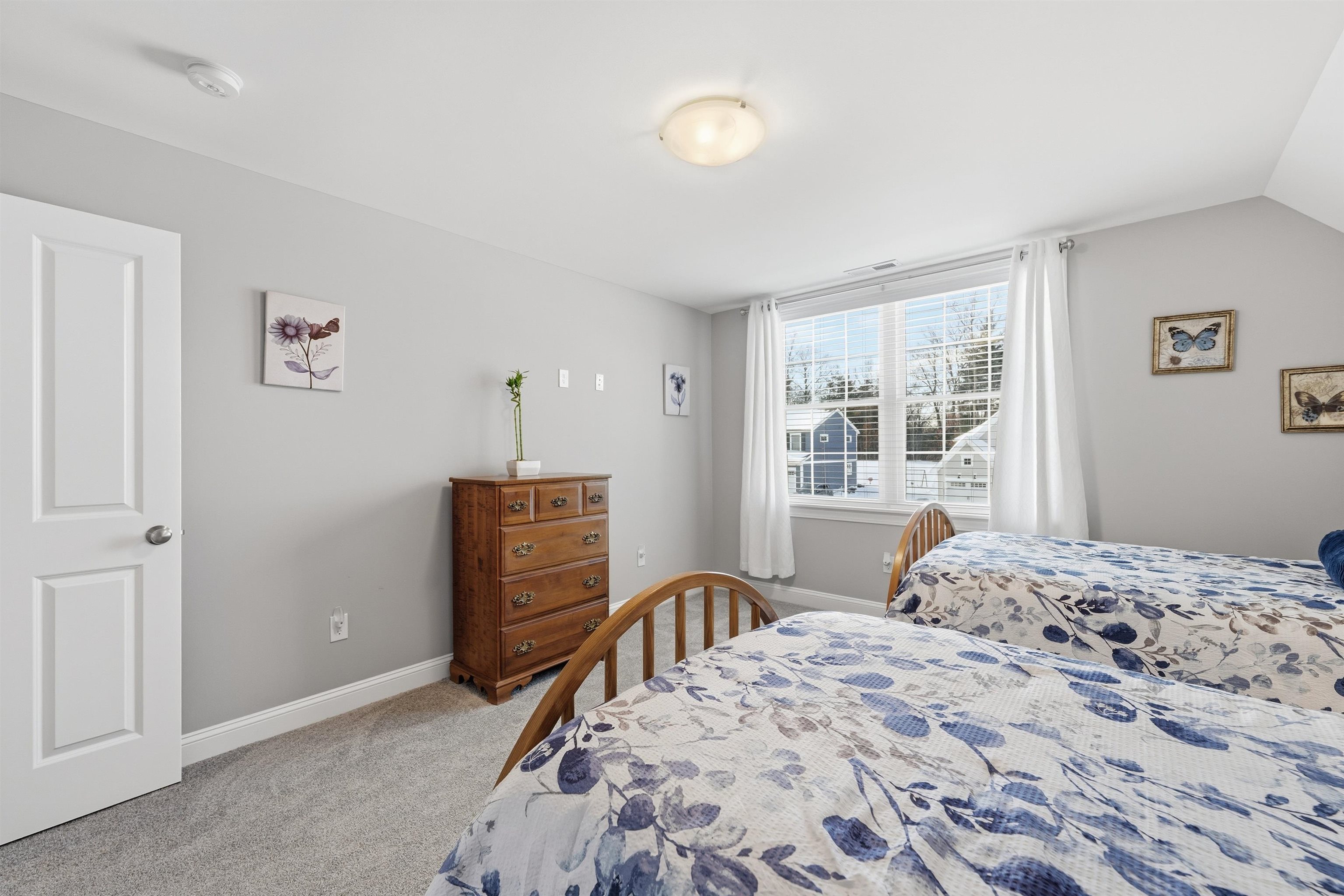 47 Clover Lane Londonderry, NH 03053 - Photo 33 of 56