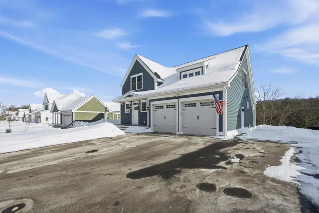 $799,999 | 47 Clover Lane, Londonderry, NH 03053