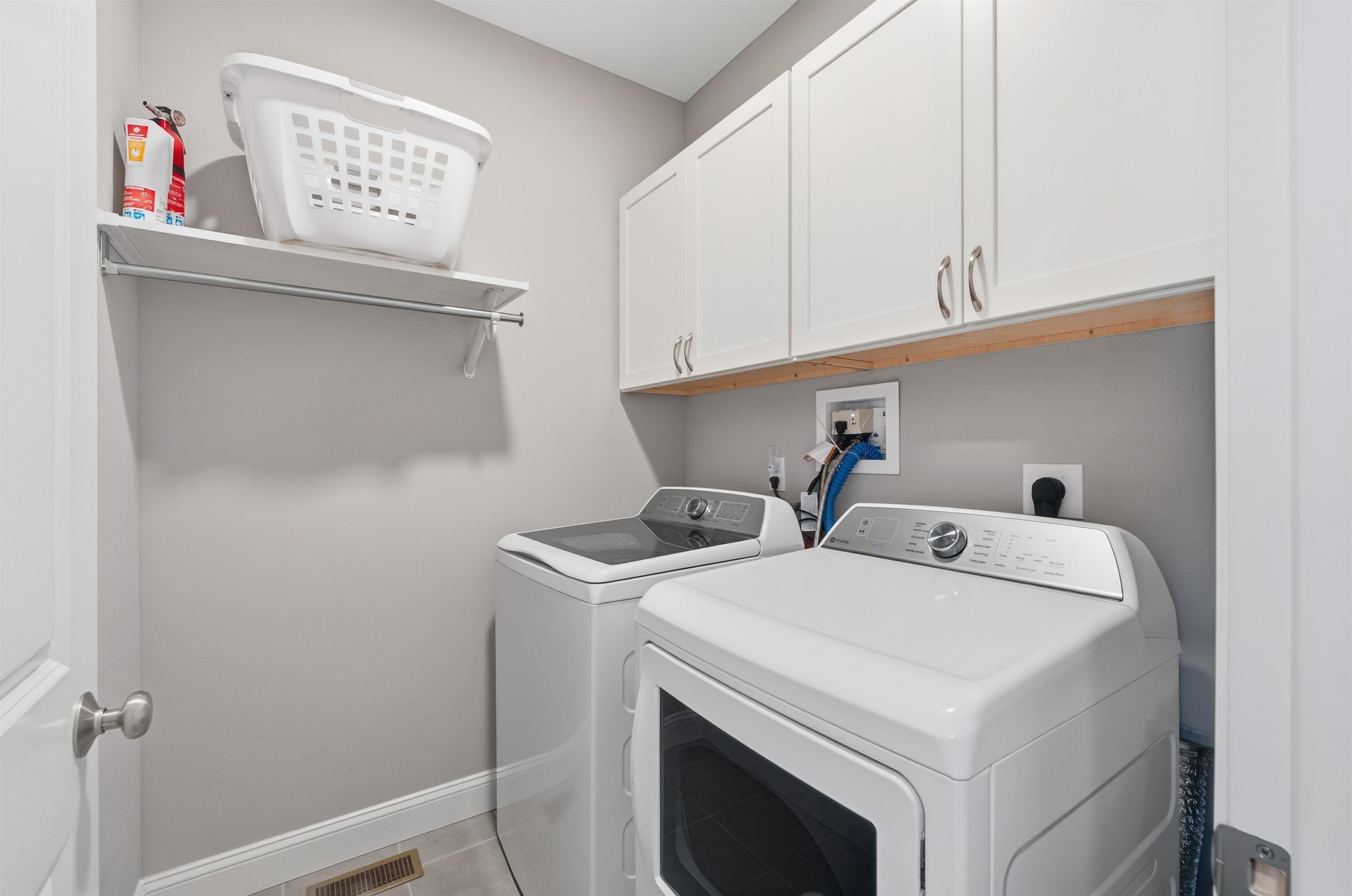 47 Clover Lane Londonderry, NH 03053 - Photo 9 of 56