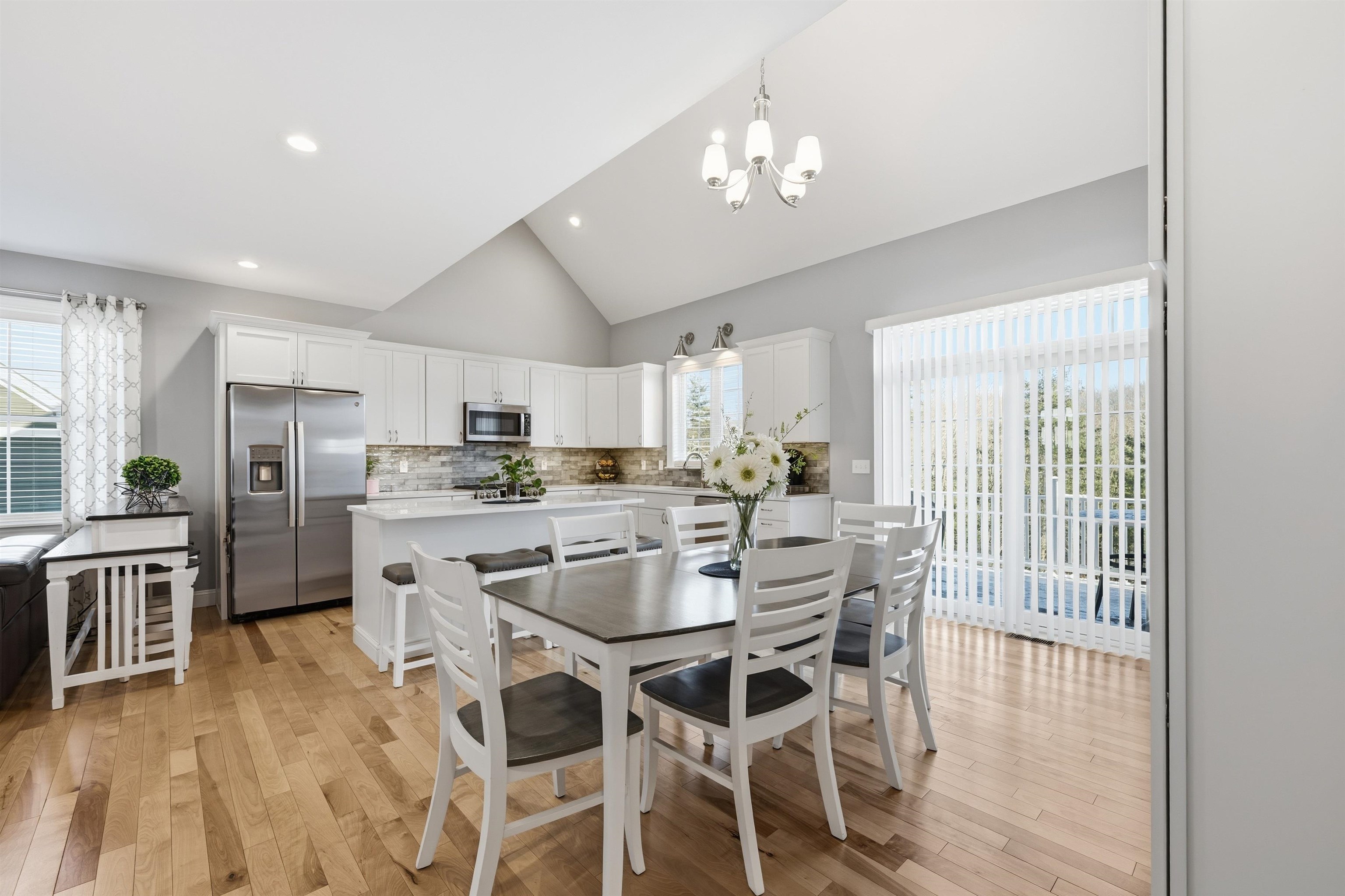 47 Clover Lane Londonderry, NH 03053 - Photo 10 of 56