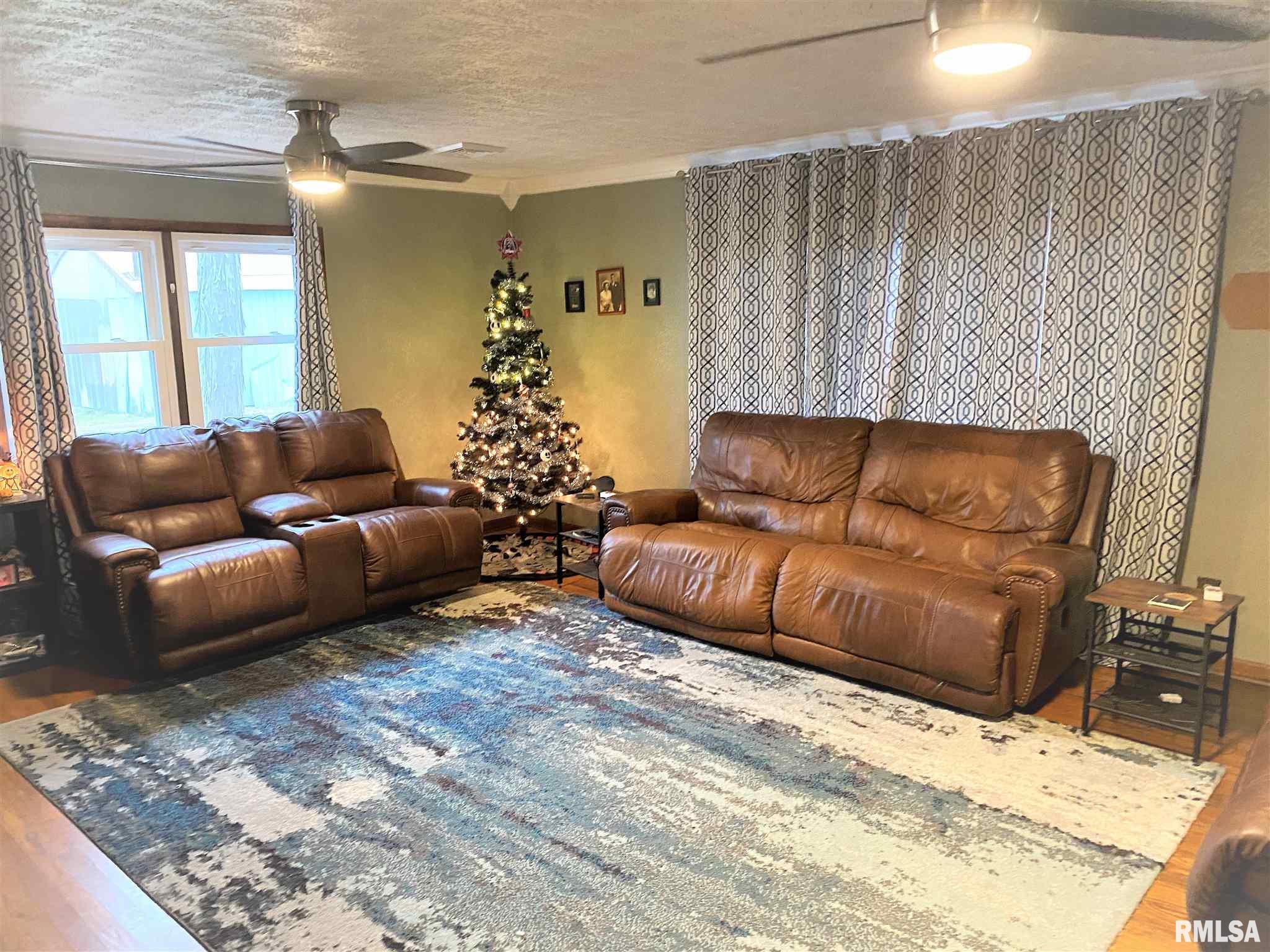 2173 Charlton Road Kell, IL 62853 - Photo 8 of 44