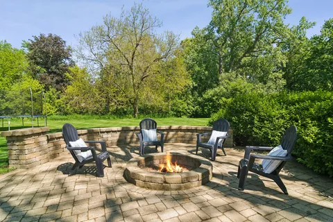 $985,000 | 165 North Valley Road, Barrington, IL 60010