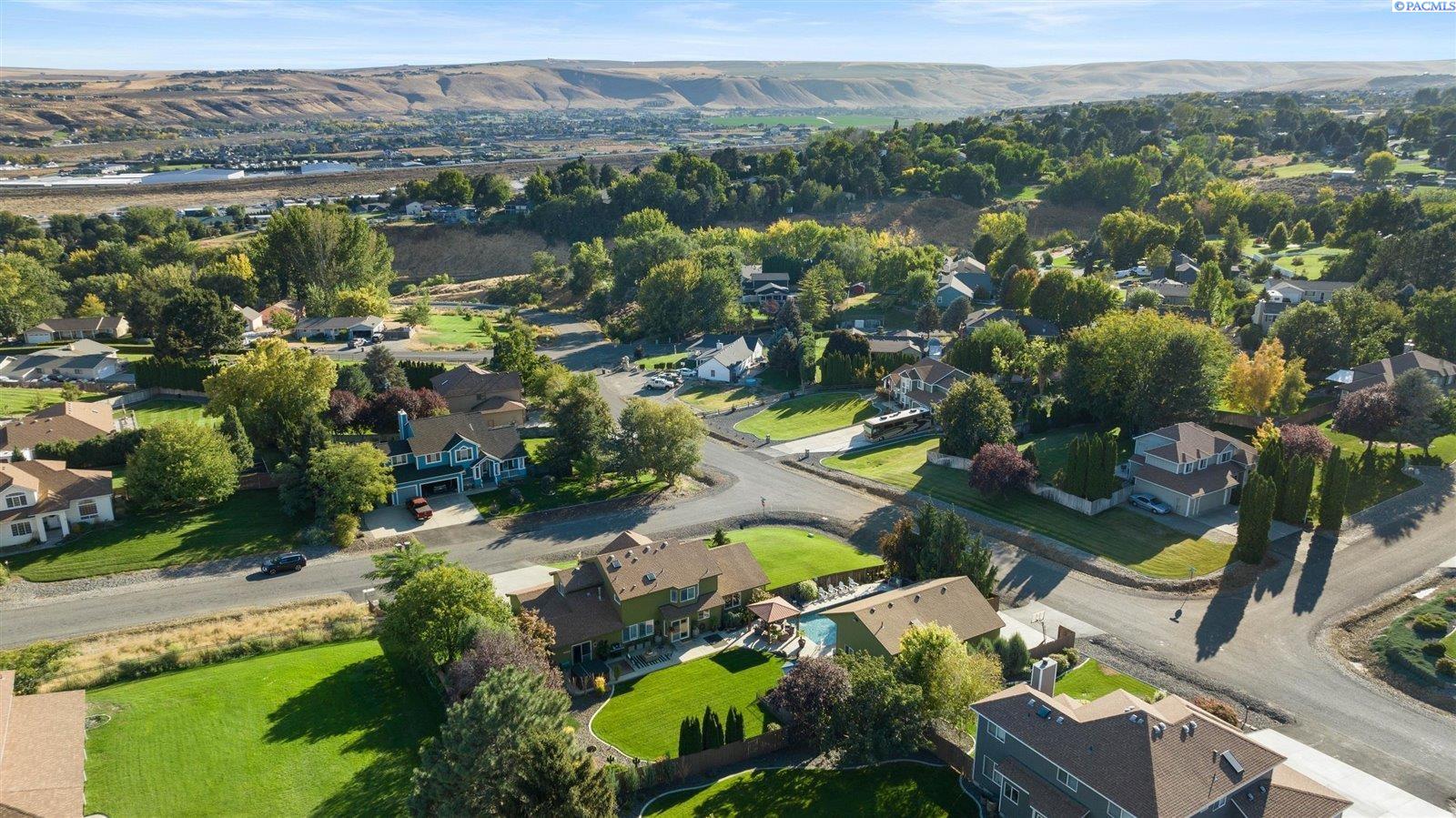 242 Sarah Road Kennewick, WA 99338 - Photo 2 of 50 Gallery Image 2