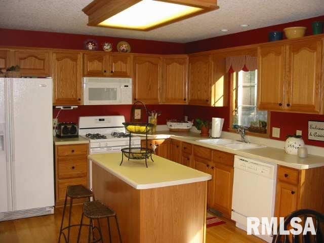 2081 Plum Tree Road Bettendorf, IA 52722 - Photo 2 of 9 Gallery Image 2
