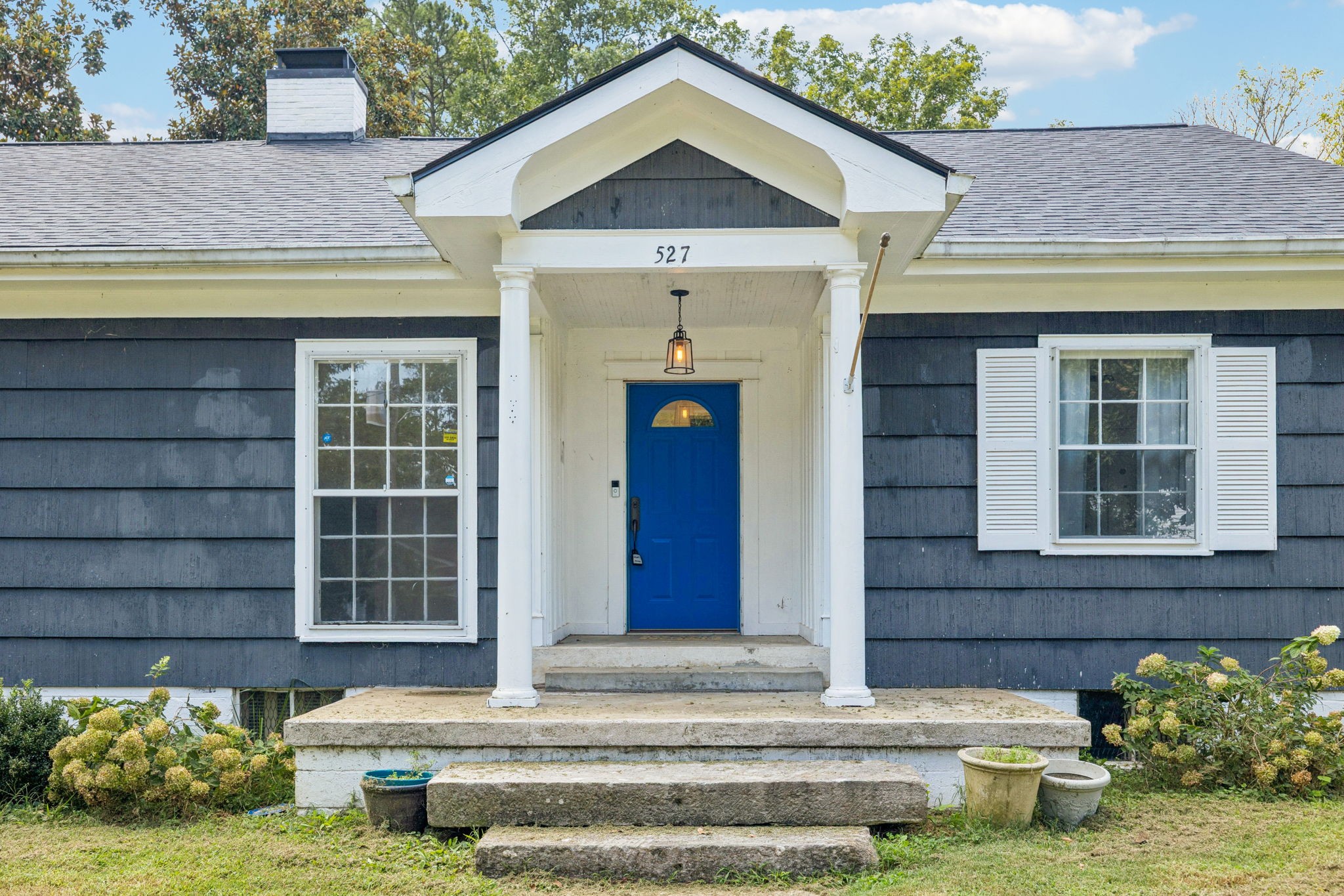 527 East Madison Street Pulaski, TN 38478 - Photo 2 of 74 a front view of a house