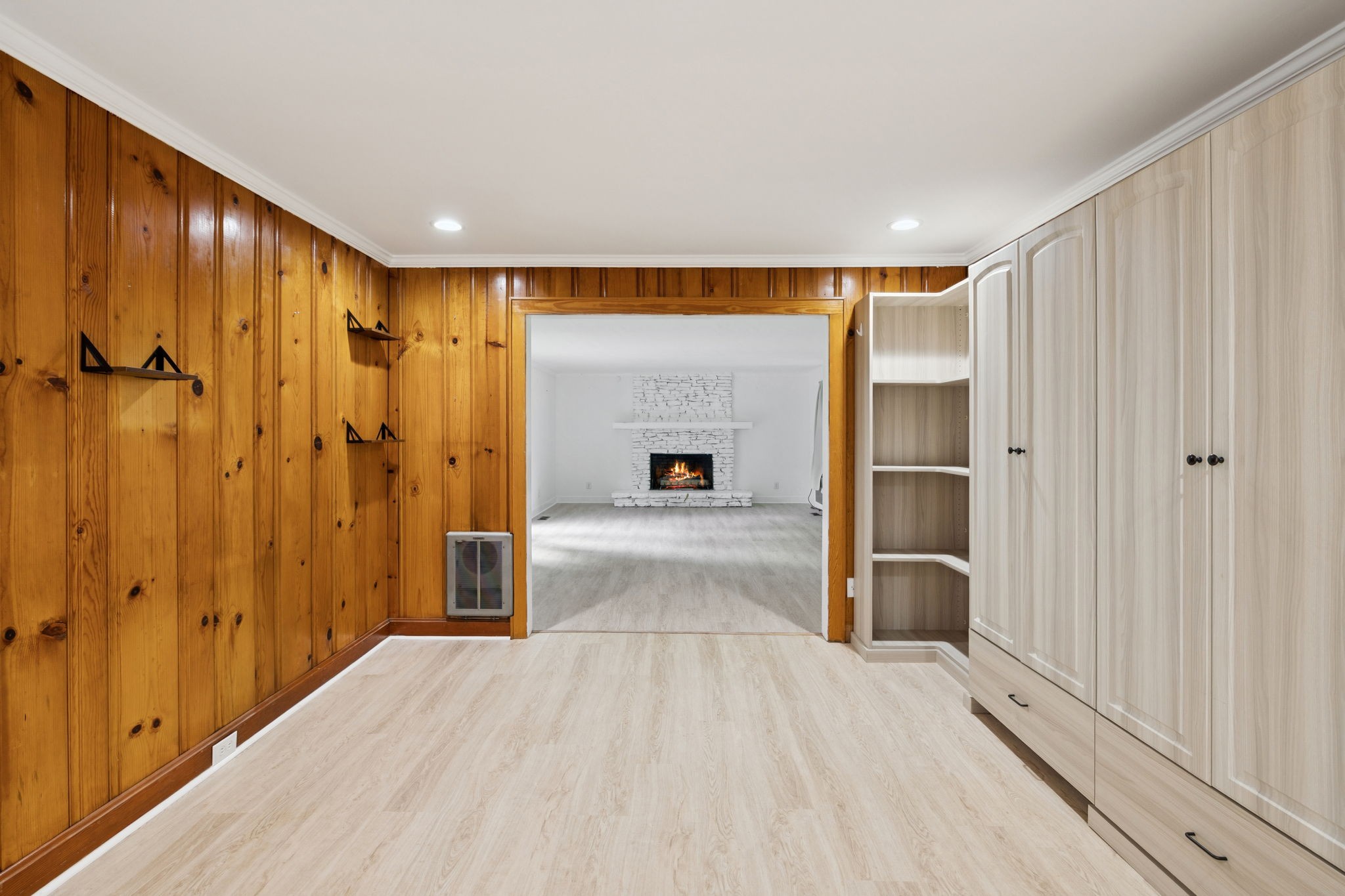 527 East Madison Street Pulaski, TN 38478 - Photo 39 of 74 a view of a hallway with a furniture and entryway