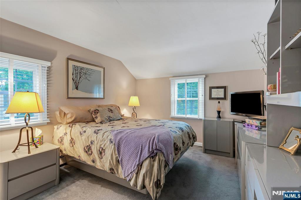 15 Colonial Road Tenafly, NJ 07670 - Photo 36 of 40