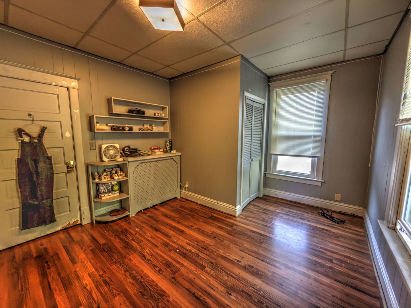 533 South 4th Street Watseka, IL 60970 - Photo 12 of 24 a view of a livingroom with wooden floor