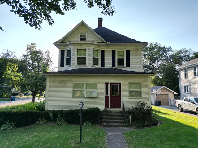 $164,900 | 533 South 4th Street, Watseka, IL 60970