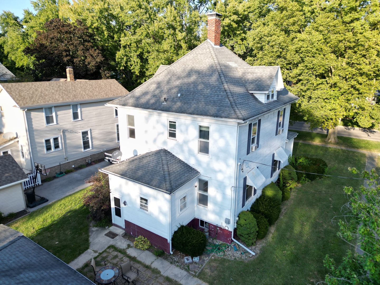 533 South 4th Street Watseka, IL 60970 - Photo 3 of 24 a aerial view of a house with a yard and potted plants