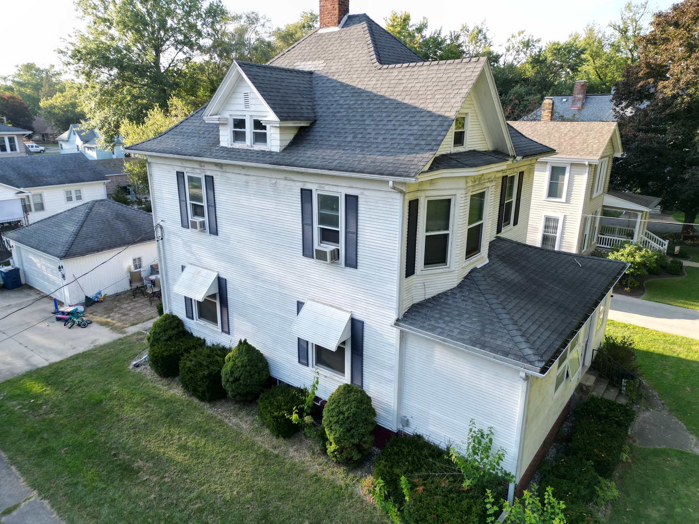 533 South 4th Street Watseka, IL 60970 - Photo 5 of 24 a aerial view of a house with a yard table and chairs