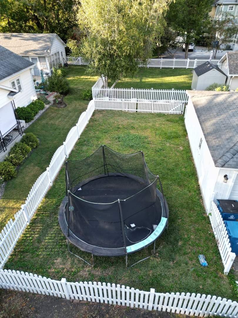 533 South 4th Street Watseka, IL 60970 - Photo 8 of 24 a view of a swimming pool with a garden