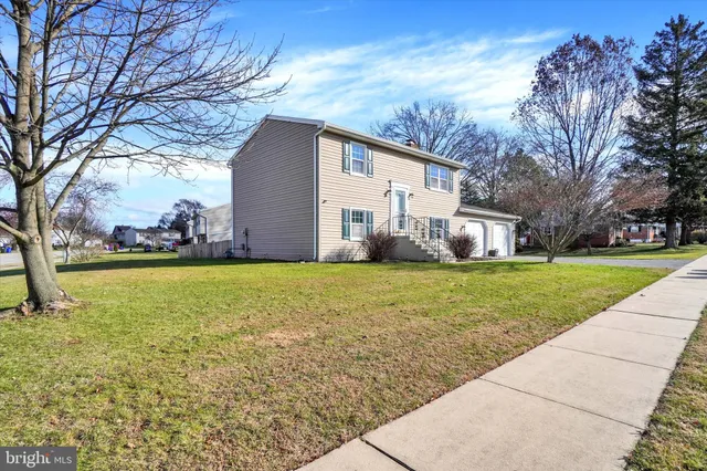 $284,900 | 2270 Seneca Drive, York, PA 17408