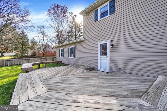 $284,900 | 2270 Seneca Drive, York, PA 17408