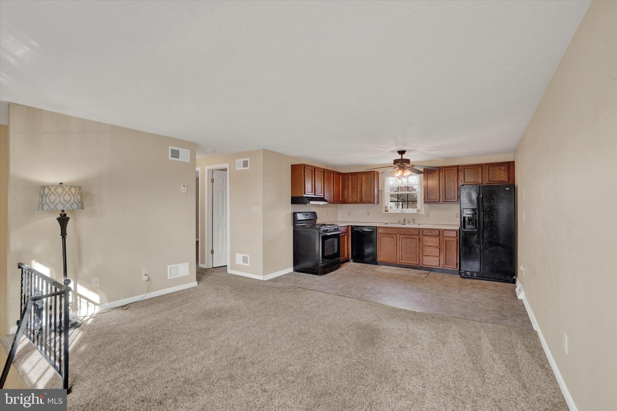 2270 Seneca Drive York, PA 17408 - Photo 5 of 28