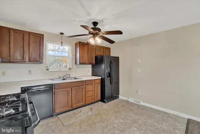 $284,900 | 2270 Seneca Drive, York, PA 17408