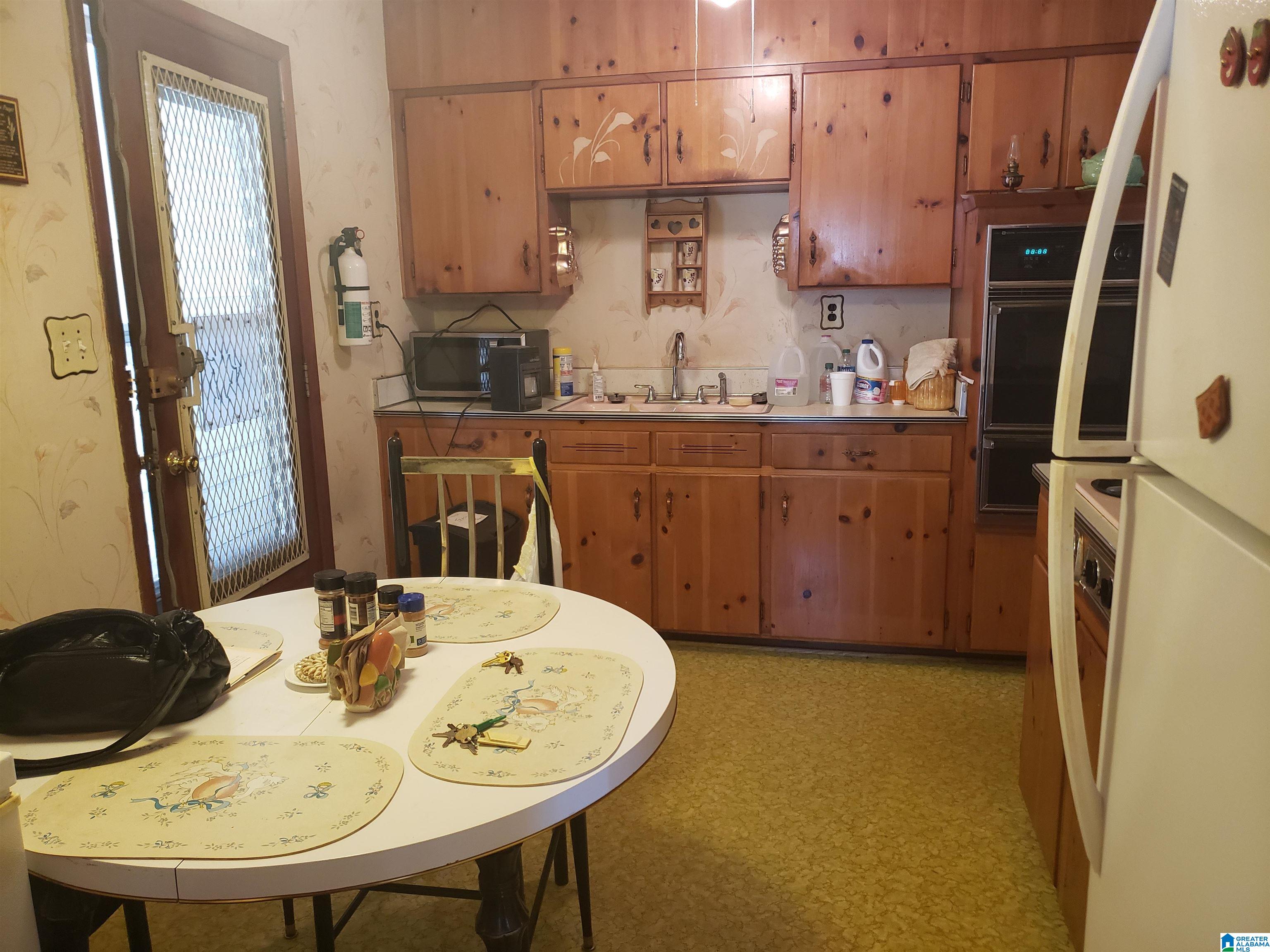 232 11th Avenue Southwest Birmingham, AL 35211 - Photo 2 of 23