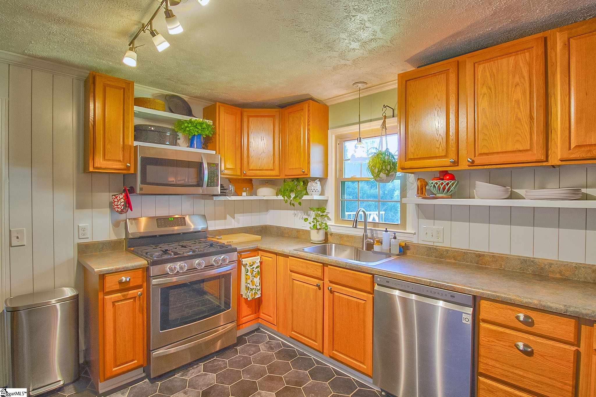 107 Sunset Court Fountain Inn, SC 29644 - Photo 11 of 36 Gallery Image 11