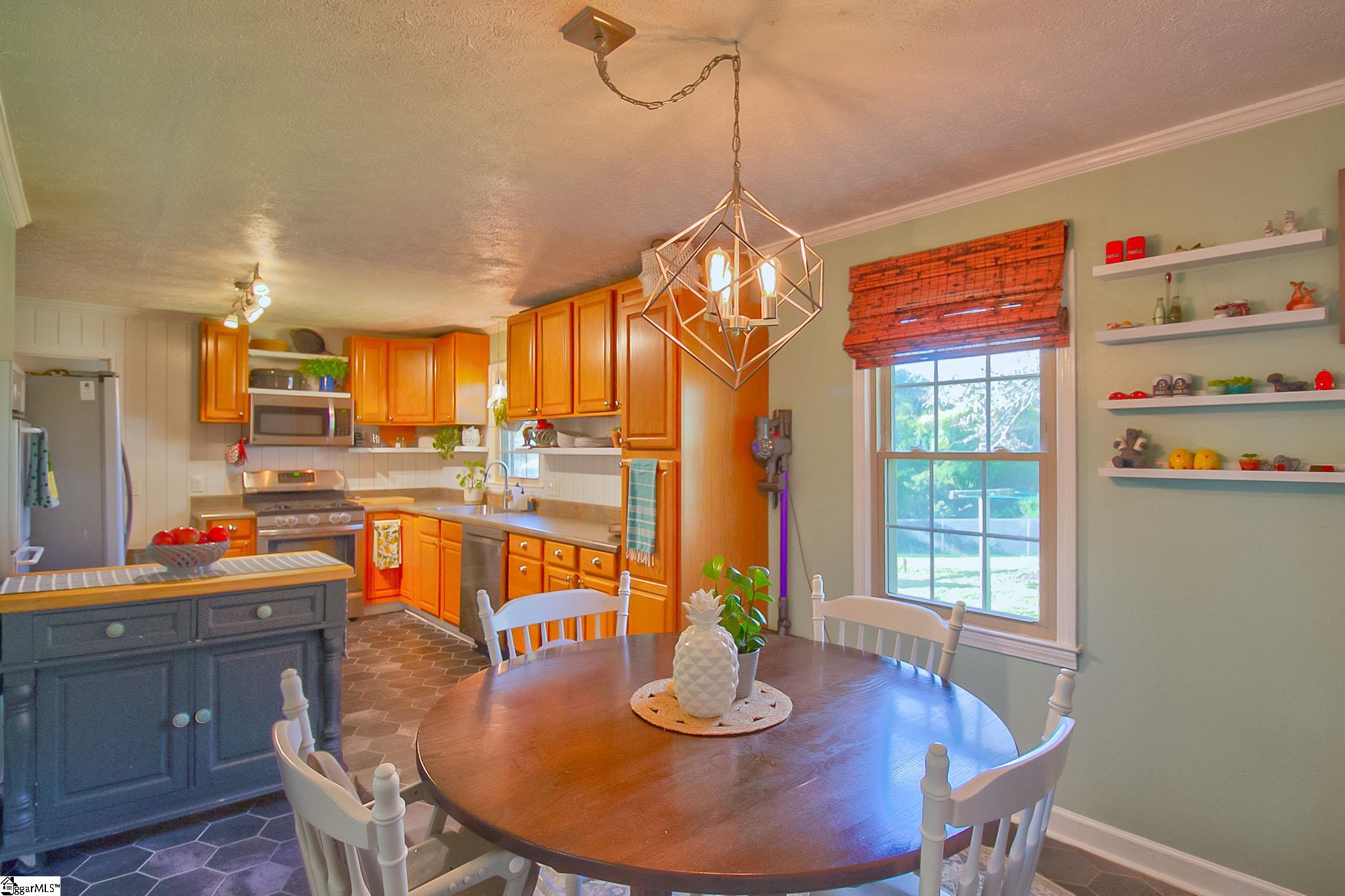 107 Sunset Court Fountain Inn, SC 29644 - Photo 7 of 36 Gallery Image 7